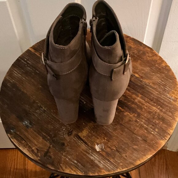 BamBoo  Suede HalfTime Boots Size 9 - Picture 3 of 3